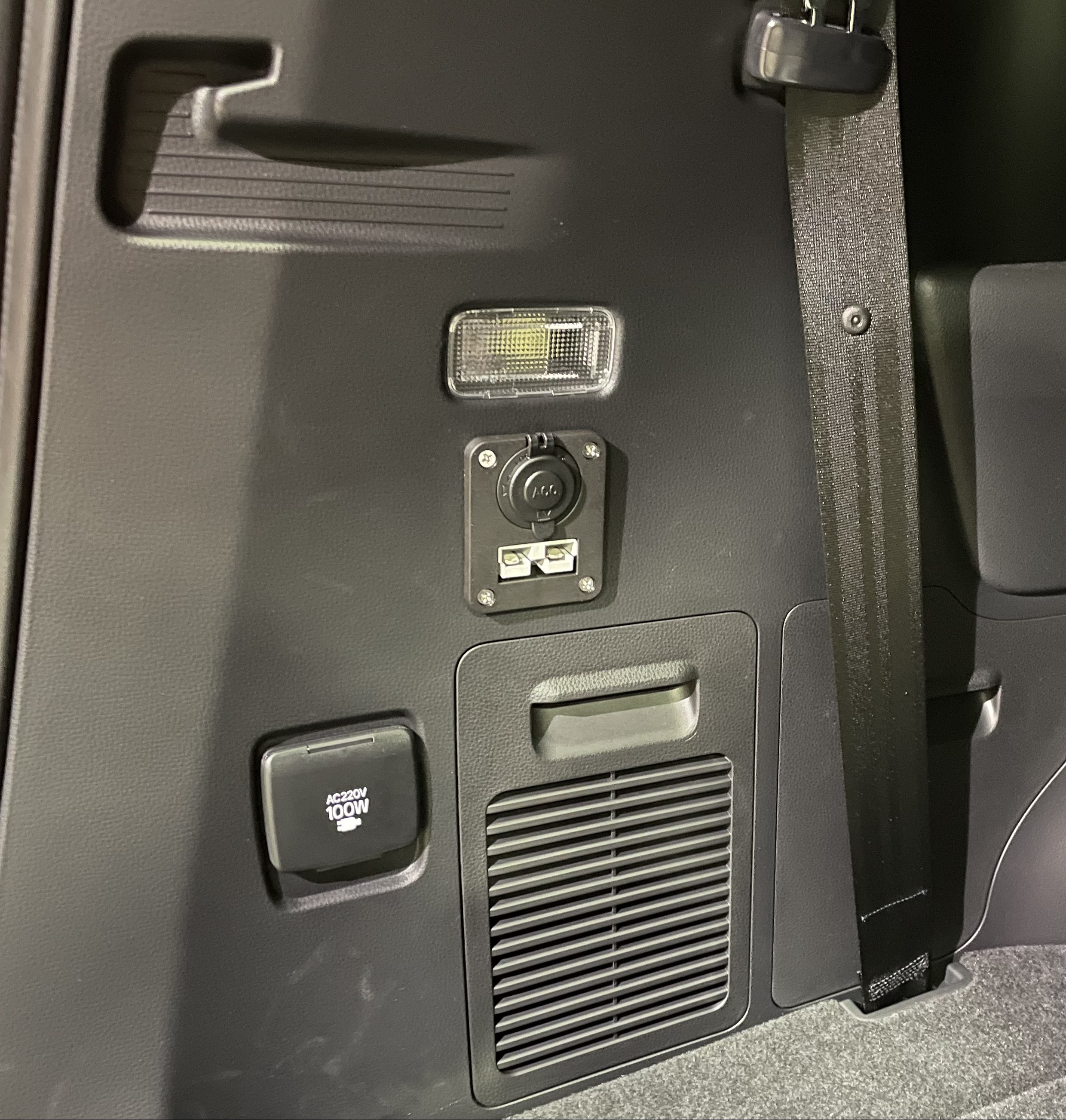 RICHARDS AUTO LC300 DC OUTLET IN BOOT KIT GX & GXL Richards Auto